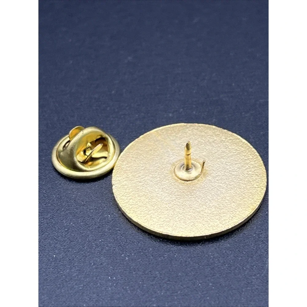 Veterans War Memorial Saratoga Springs New York‎ Gold Tone Lapel Hat Pin